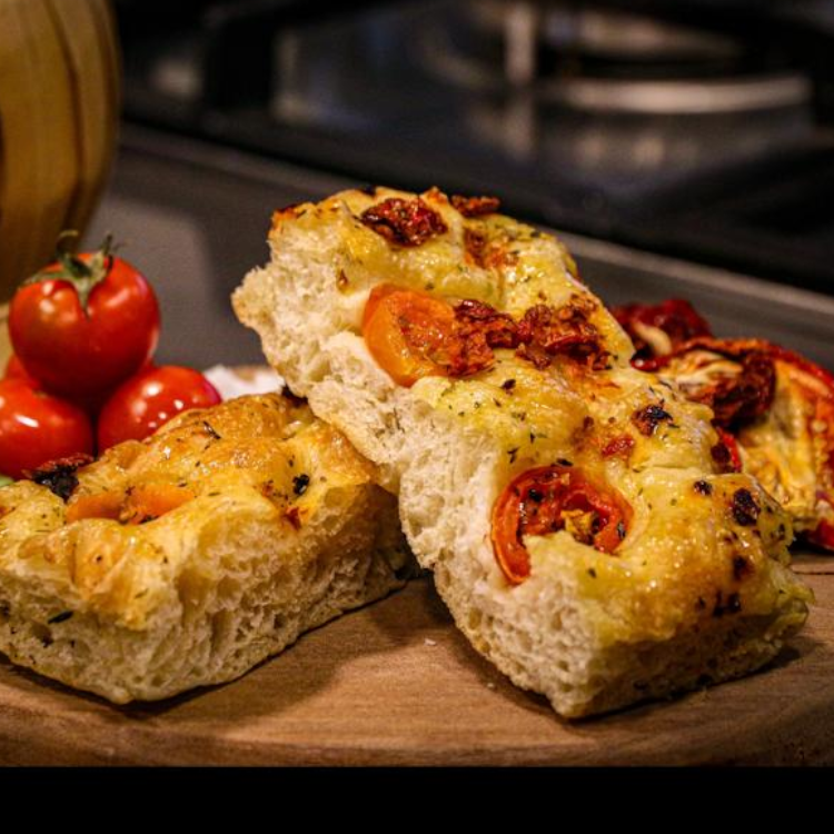 🍅 Focaccia con tomate cherry, orégano, sal de mar ( 660gr Aprox) - Imagen 2